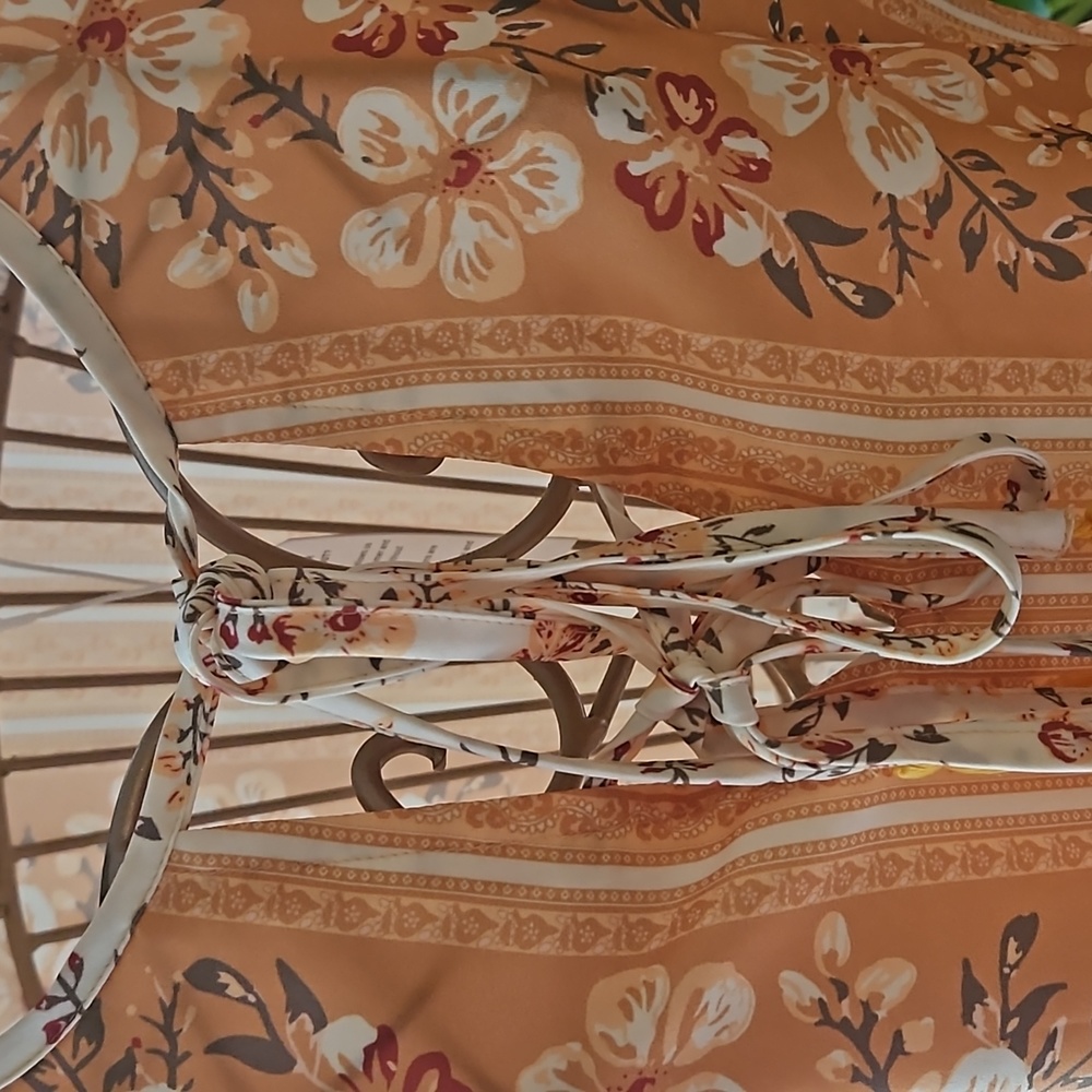 💰 Women size small floral print dress - Picture 3 of 8